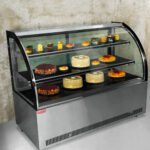 Vitrina Pastelera Refrigerada Curva 530 Lts 150x70 - Imagen 5